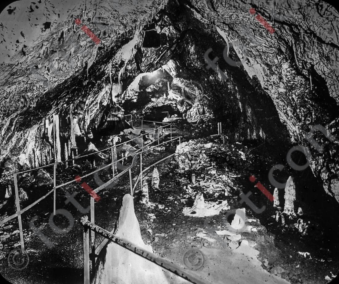 Hermannshöhle I Hermann&#039;s Cave - Foto foticon-simon-168-016-sw.jpg | foticon.de - Bilddatenbank für Motive aus Geschichte und Kultur